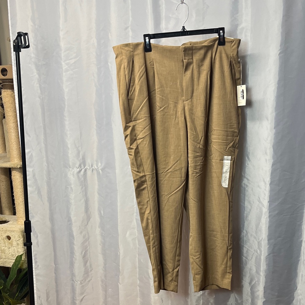 Womens Tan Pants. 2344